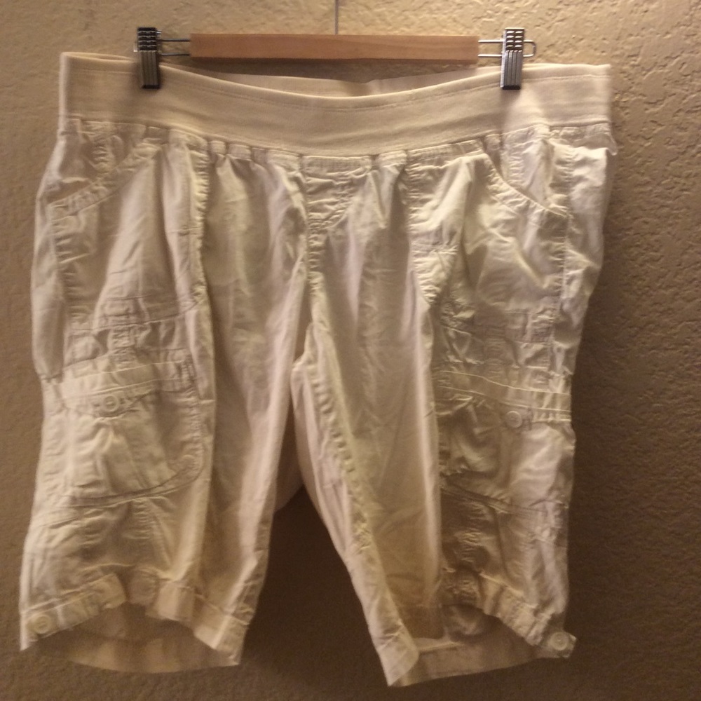 Stretch Motherhood Maternity White Shorts